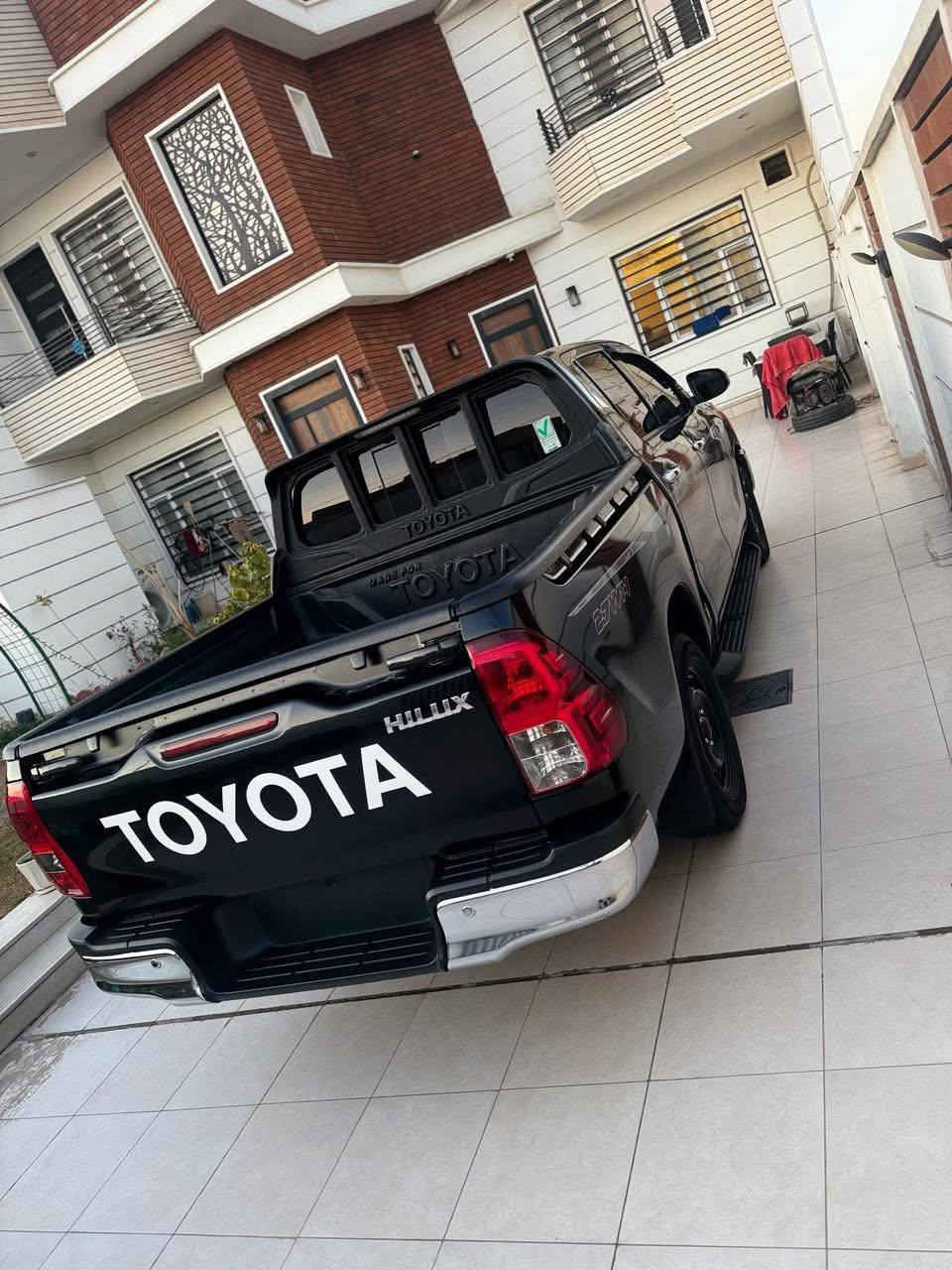 للبيع بيك اب تيوتا هايلوكس مديل 2023 بانزين كير عادي سياره جديده جدا كفاله عامه ماشيه 80 الف كيلو رقم واسط الماني تحويل ثاني يوم السعر 238ورقه وبيه مجال مكانه واسط الكوت الشراي يتصل ***********.
