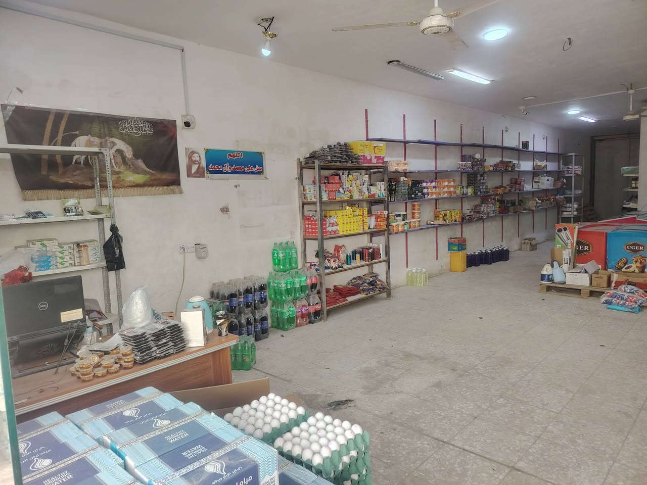 سلام عليكم مكتب جمله للبيع
يحتوي 
براد عمودي عدد 7
براد بطحي عدد 6
غرفه تبريد 5في6 جهاز كوبلن امريكي 10طن 
سستم كامرات 
سستم كاشير وحاسبه وطابعه باركود وطابعه فواتير وطابعه عادي 
جامخانه عل عرظ المحل 
لمحل عوزه مسواك سعر مناسب جداً 
***********
