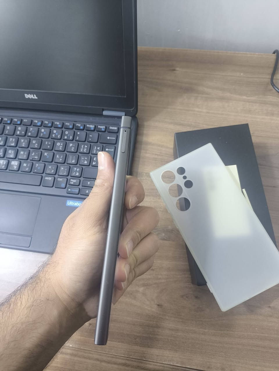 سامسونك اس 24 الترا امزون ذاكرة واحد تيرا مع جميع الملحقات 
ب85 الف اول تم وبالعافية عل ياخذة
*********** واتساب
مع جميع الملحقات ساحنه 45 واط وكيبل شحن وكفر ولاسق شاشة
