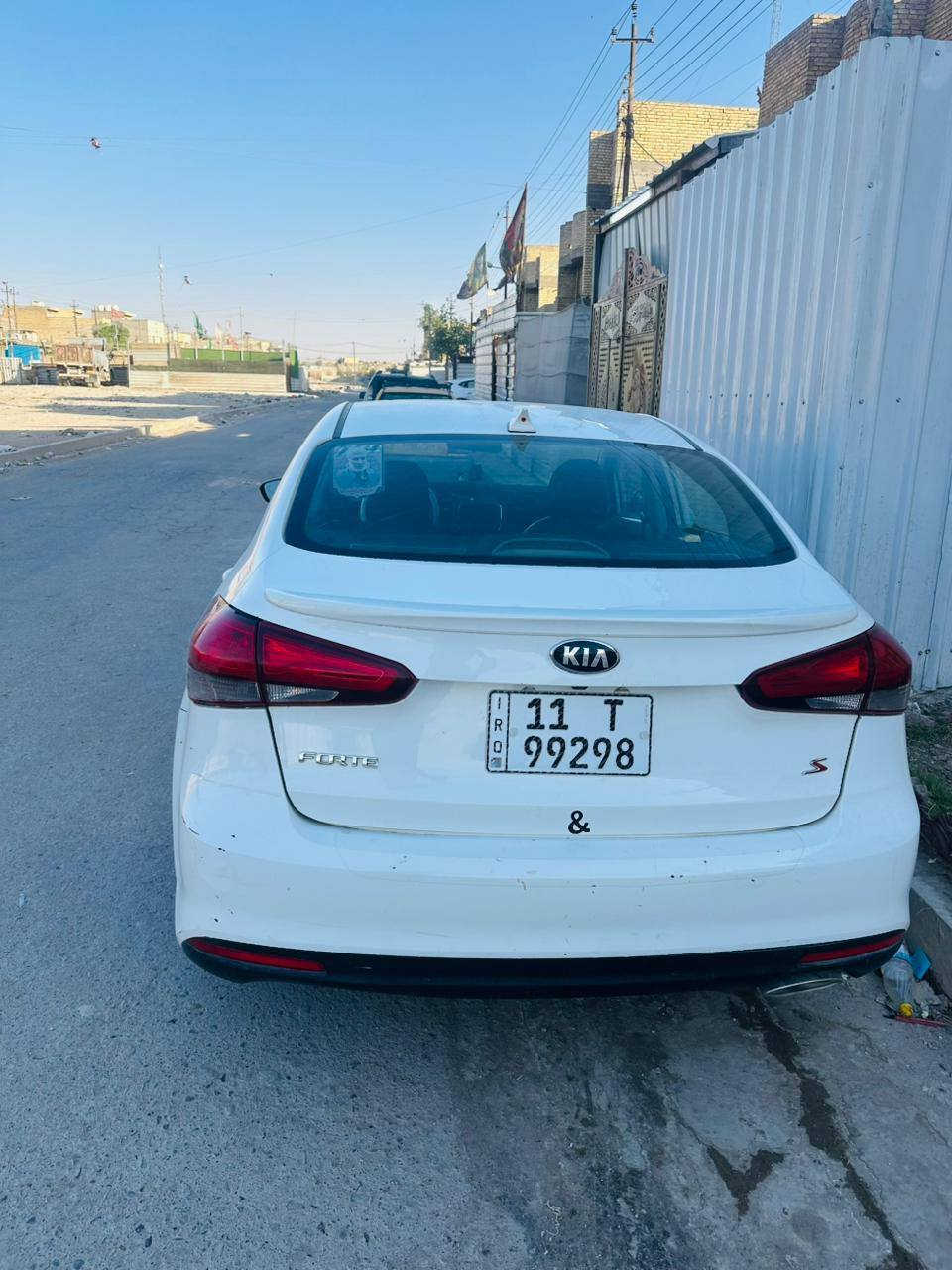 السلام عليكم من رخصة الادمن فورتي ١٧ فول عده الفتحه سياره جاهزه بسمي مكفوله من الصبغ والحار مكاني بغداد كفائات العبيدي عارضها ١٣٠ وبيها مجال *********** محرك ٢٠٠٠ دوش وكير اي تي
