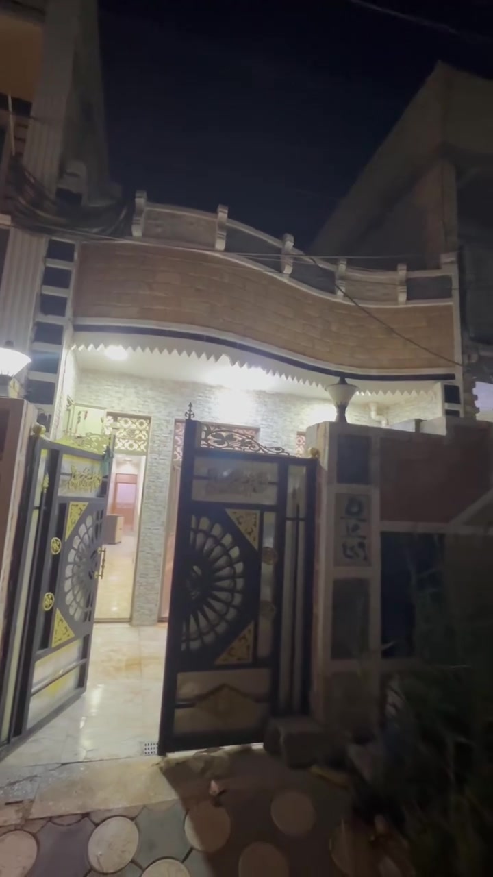 بيت للإيجار مساحة 100 متر طابق او نص موقع البيت السريدات تفاصيل داخل الفيديو يجار 400 قفل 
***********
