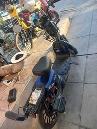 دراجه نضيفه فول شغاله اي عطل مابيها بطاريات جدد عدد 5 سرعه 55 بيها 3سر...