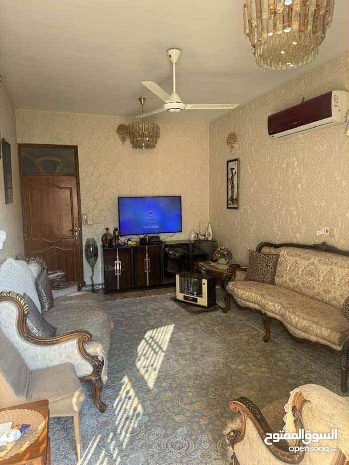 بيت 100 متر مربع ملك عقاري صرف
النزال 25 الواجهة 4

يتكون من

الطابق الاول يحتوي على كراج سيارة وصالة ومطبخ وترك وحمام وغرفة نوم

الطابق الثاني يحتوي على بلكونة وغرفتين نوم وحمام 

الطابق الثالث سطحين وبيتونه

ملاحظات عن مواد البناء 

المطبخ سيراميك اسبناني 

الحمام في الطابق الارضي يحتوي على قاطع زجاجي يفصله عن المرافق الغربي + الحائط سيراميك 

الحمام في الطابق الاول يحتوي مرافق غربي مع تاسيس كامل للغسالة + الحائط سيرامك 

الاستقبال مغلف بورق جدران ذات مظهر جميل 

الغرفة الاخيرة في الطابق الارضي مغلف ب شي بودر ذات مظهر جميل 

سنة البناء 2017

موقعة متميز جداً في شارع عرضة 40 متر وعرض الرصيف الواحد 5 امتار ويحتوي الشارع على جزرة وسطية لركن السيارات

المكان بغداد حي الشعب شارع ماركت الساعدي

قرب مدرسة عمر المختار

للتواصل واتس اب فايبر تليكرام او اتصال ع هذا الرقم

***********
