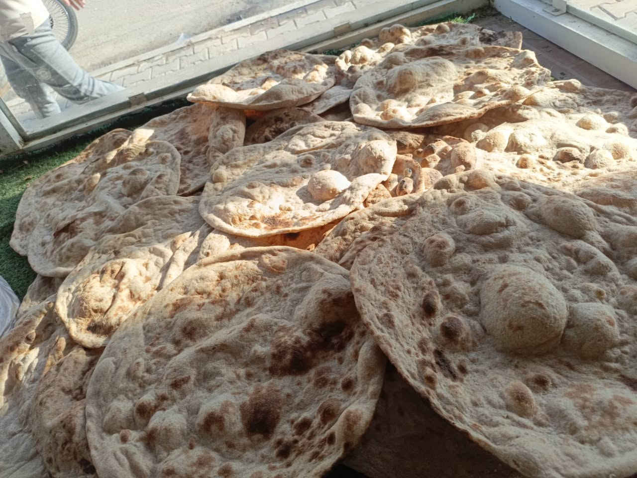 أهلنا الطيبين 🤗 🌹 
🟨 وفرنـالكم اجود انواع الخبز 
وبأسعار جداََ منـاسبه🤗 
🟨 خبز مع سمسم 
      خبز بالحم 
      خبز شعير
كل الي عليك تطلب من مسوكجي ويصلك للباب 
      مخابز الكوار 😋 

🟨بوجود مسوكجي لا تحتار طلبكم يوصل لباب البيت ..

للطلب والأستفسار⬇️
*********** 📞 واتساب
***********
