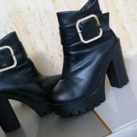 مقاس ٣٨ • للبيع • ملابس