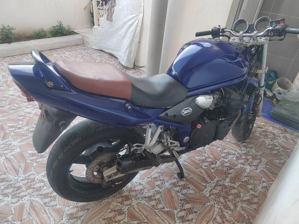 Suzuki bandit 750cc ماتؤرةيكي خاوينة  بئ عةيبة بةشةرتة تةنها كةورةي كرايتةوة مةكينةي كةبسة رةقةم تةلةفؤن *********** أربيل, العراق
