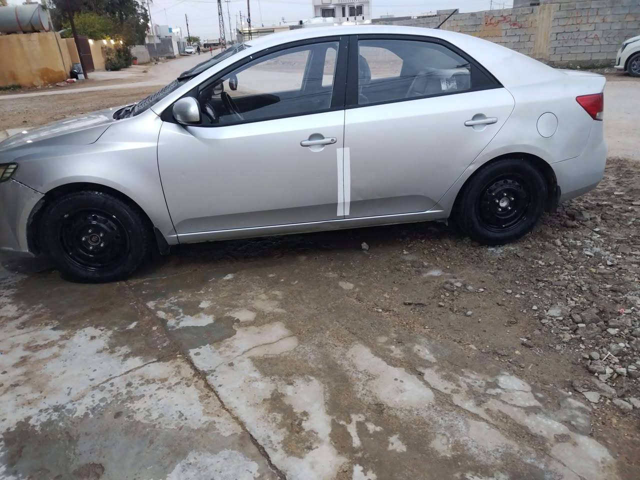 السلام عليكم كيه سيراتو ٢٠١٢ رقم سليمانيه
حدادية قبل يومين شديدته
تايرات قبل يومين
باتري قبل شهرين
كير مكفول
محرك كل ٢٥٠٠كيلو ينقص نص ربع
بونيد مصبوغ وجاملغ أيسر مبدل
سياره بسمي شرط التحويل
سعر92$
هذا رقمي غير متواجد علئ فيس بوك
***********
