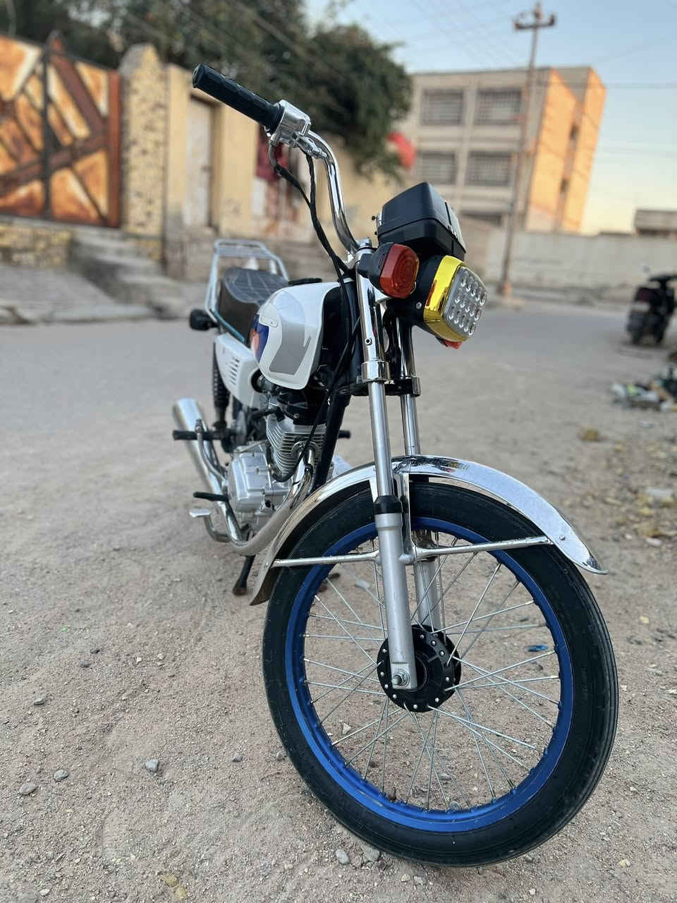 سلام عليكم شباب دراجه البيع نامه نظيفى تعمير جديد ملاحظه الدراجه ادوات مكاني القرنه سعره 600وبيه مجال ***********
