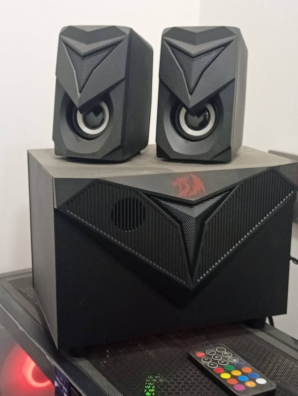 السلام عليكم
كيسASUS تحكم لد بلريمونت المواصفات داخل الصوره
شاشة msi 27بوصه 200هرتز لد خلفي 
كيبورد وماوس msi +ماوس باد 
دمام ريد ماجك +سماعات رأس 
يو بي اس 1500واط 

ملاحضه الكيبورد والماوس والماوس باد هديه 
والكيس بعده بجيسه وكل قطعه موجود كارتونتها 
كلللللللللللللهم بواحد و600
مكاني كربلاء رقم الجهاز *********** متواجد واتساب لحد يراسلني خاص
