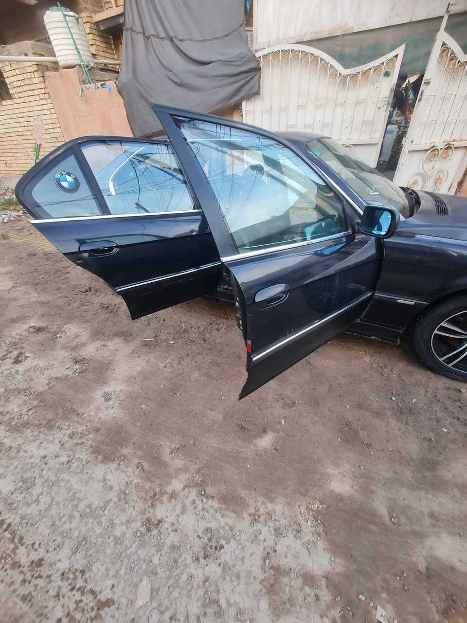 سلام عليكم 
بي ام دبليو 740  
موديل 98
 8سنلدر 
مكينة وكيرخير من الله شعلة ومعدل
مشروع وطني ..حساسات شغالا 
كهربائيات شغالات
نضافة الكشر 75%
صدر أمامي خلفي جديد 
اشاير . عالي ناصي كلة شغال 
تتايرات جدد
دهن اول بأول 
سيارة كلش حلوة تجي وشوف بعينك 
ولشراي يشلع عيوني السعر 53وبيها مجال 
مكاني بغداد قرب علوة الرشيد ***********........***********
متواجد بكل وقت
