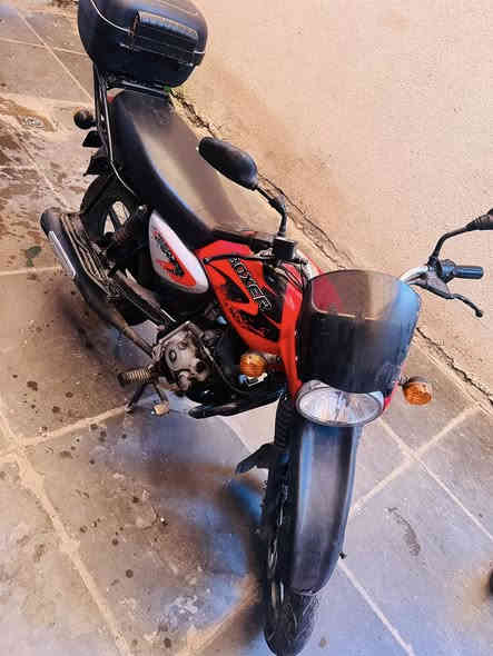 السلام عليكم ورحمة الله وبركاتة ……

دراجة بوكسر موديل 2020 للبيع دراجة نضيفة ما متعوبة 

مرقمة مكان بغداد مدينة الصدر للتواصل ***********

السعر 1800 وبيهة مجال وتدلل 👍🏻
