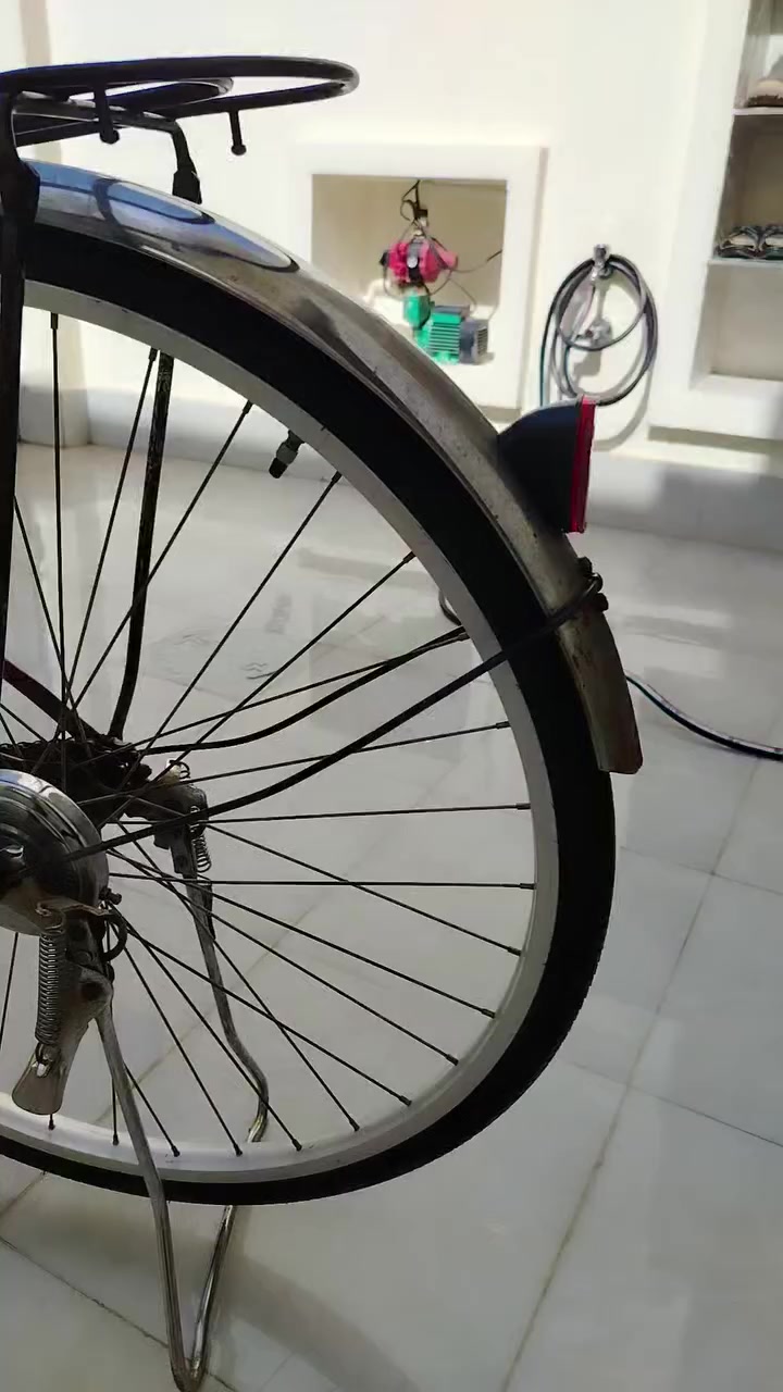 بايسكل حجم 27 ياباني مال حاويه نظيف السعر 70 الف بي مجال بسيط. 
الاتصال علئ الارقام التاليه: 
***********
***********
