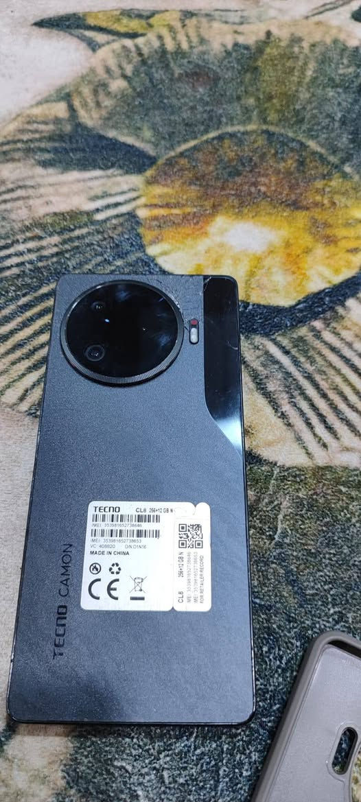 موبايل تكنو كامون 30 برو 5G تليفون بيه كسر وره بل ضهر بس مامئثر لا عله المس ولا عله الكامره ذاكرته 256 بطاريته 5000 يشغل ببجي 90 فريم ملحقاته كامله  السعر 300وبيه مجال مكاني البصره الحيانيه شارع 60 رقم الهاتف ***********
