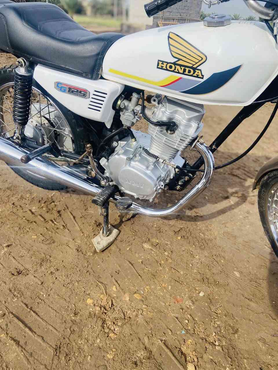 السلام عليكم دراجه للبيع موديل 25 شلامچه اصلي كلك مكفوله عشائرين  مامفتوحه   السعر 550 وبيه مجال وليجي مايرجع فارغ وبي خير ويدلل نشالله + *********** ) مكاني الشطره
