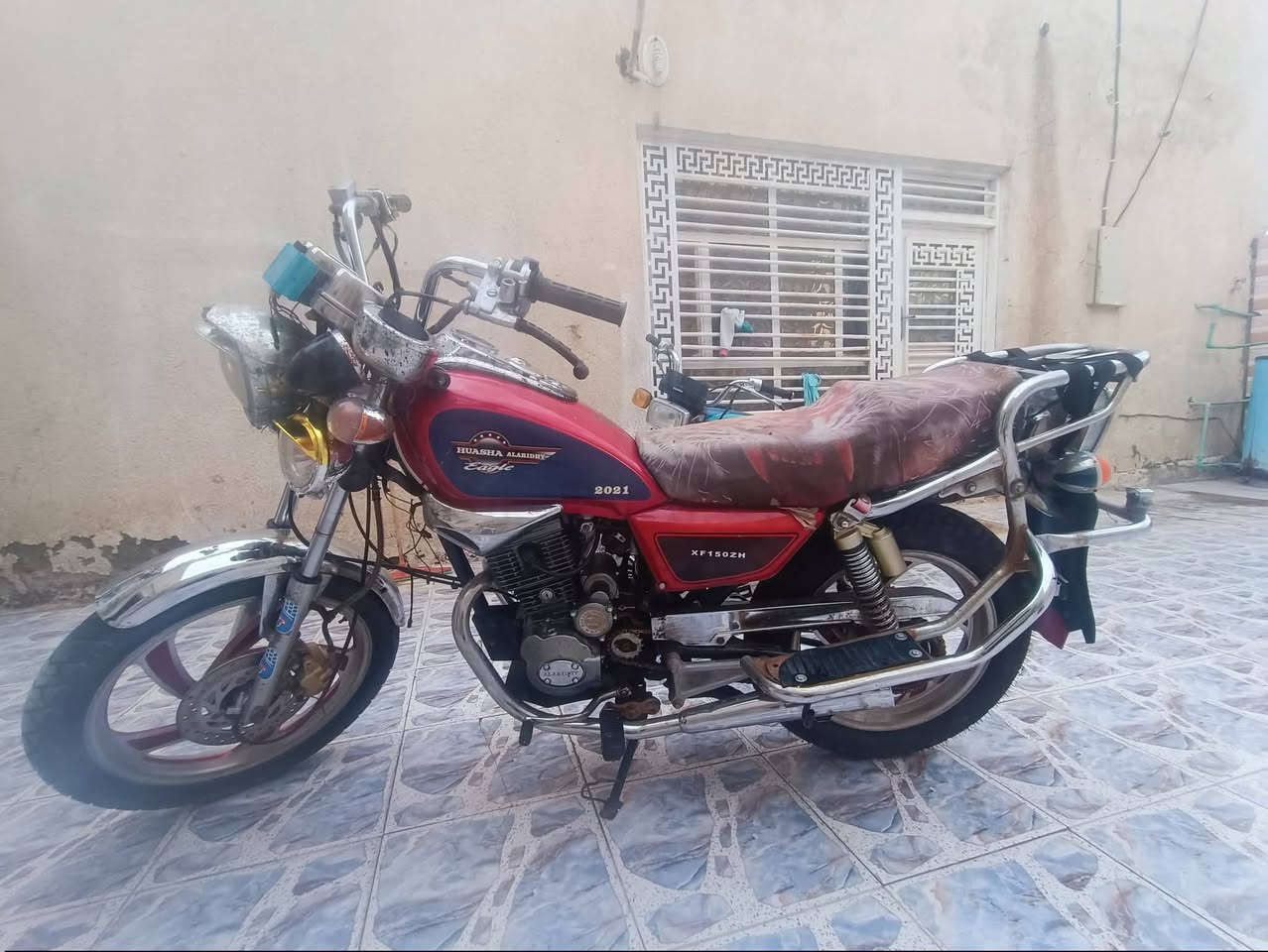 السلام عليكم شباب جوندة للبيع الدراجه سنويه موديل ٢١ الدراجه جاهزة من كلشي مابيهة شي السعر مليون و١٠٠ وبيهة مجال للشراي 
*********** 
مكاني ديوانيه ال حمد
