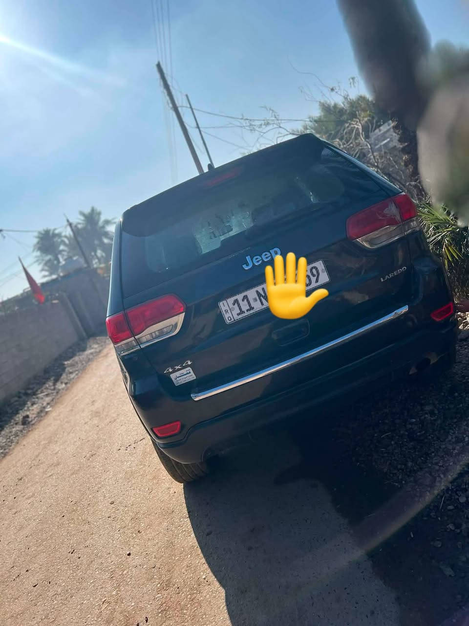 سلام عليكم للبيع جيب لاريدو بسمي موديل 2014بيه صبغ بابتين بس مكينه مكفوله شديته قبل اسبوع مواصفات كير طياره  شاشه زغيره بصمه تشغيل عن بعد / ***********
