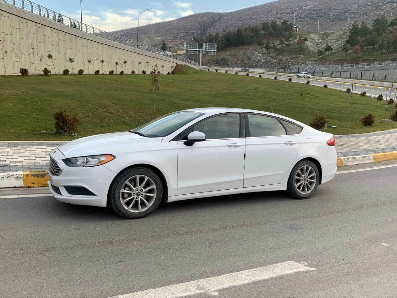 فۆرد فیوشن 2017
مواسەفات SE
سێ پارچە لە تەنیشتی هەیە
پێش و پشتی کەپسە
0750 749 5355 سوران, أربيل
