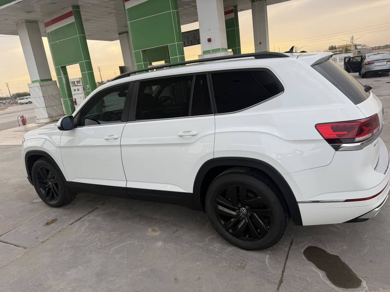 السلام  عليكم ورحمة الله وبركاته
‏‎‏‎       ——— لـلـبـيع  ———

فولكس واگن اطلس — Volkswagen Atlas

‏‎‏‎وراد أمريكي.     —    

‏‎‏‎الموديل           — 2023

فئة.                 — SE /4WD … فاملي 

حجم المكينه   — 3600/ V6

‏‎‏‎اللون               —ابيض 

‏‎‏‎المسافه المقطوعه — 60 الف 

‏‎‏‎حاله السياره. —  ( صور الحادث داخل المنشور   )  

‏‎‏‎المواصفات 
‏‎‏‎- بصمة تشغيل 
‏‎‏‎- بصمة أبواب 
‏‎‏‎-تشغيل عن بعد 
‏‎‏‎-ترحيب عند الاقتراب 
‏‎‏‎-كشنات جلد 
‏‎‏‎- رادار جانبي 
- شاشه ديجتال 
-اشاره بالمرايه 
-حساس امامي خلفي 
-شحن وايرلس
-بردات خلفيه 
‏‎‏‎-رادار امامي 
‏‎- رادار خلفي 
‏‎‏‎- شاشه كبيره تدعم نظام الأبل كار باي ونظام الاندرويد 
‏‎-تدفئة ستيرن
-فتحت سقف بانوراما 
‏‎-دبل اكسل 
‏‎-اوتو هولد 
‏‎-اوتو ستوب 
‏‎-هندبريك بصمه 
‏‎-٧وضعيات قياده 
‏‎‏‎-كشنات تدفئة 
‏‎‏‎- ستيرن بحركه كهربائيه 
‏‎‏‎- تبريد مركزي 
‏‎‏‎- بگ لايت LED 
‏‎-صندوق كهربائي 
‏‎‏‎-كرسي السايق بحركة كهربائيه 
‏‎‏‎-تحكم ستيرن جهتين 
‏‎‏‎-تحديد سرعه 
‏‎‏‎-مانع انزلاق 
‏‎‏‎-ليد نهاري
‏‎‏‎-كامره خلفيه دواره 
‏‎‏‎باقي المواصفات المعروفه 

‏‎‏‎السعر            — 325ورقه 

‏‎‏‎رقم السياره    — اربيل   

‏‎‏‎موقع  السياره — بغداد 

‏‎‏‎للأستفسار اتصال فقط   ***********
