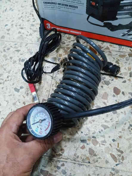 السلام عليكم 🙋🙋 
كمبريسر صغير للسياره والبايسكل واي شي يحتاج هواء 
يشتغل على السياره ١٢ فولت 
دبل بستم ينطيك ٧٠ لتر بالدقيقه
يجي وياه صونده مع سلك طويل 
وحقيبه قماش 
السعر ٥٠ الف مع التوصيل 
الحجز على الخاص او الاتصال على الرقم التالي 
***********
