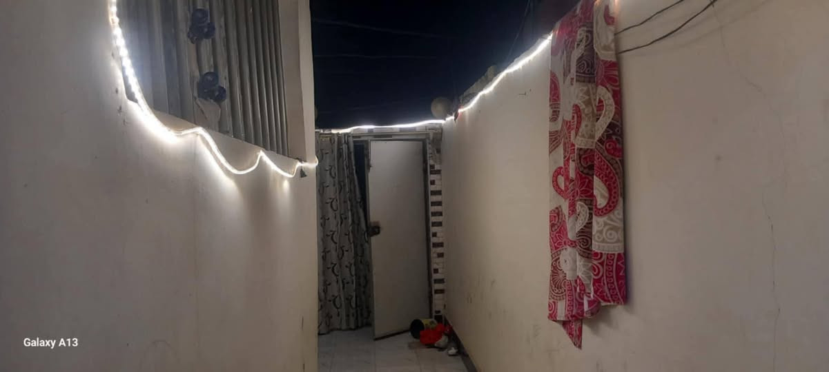 دار للبيع زراعي مساحه 100متر خلف الملعب بتا طابوك عكاده بتا حديد غرفاين هول براتي نطبخ ***********
