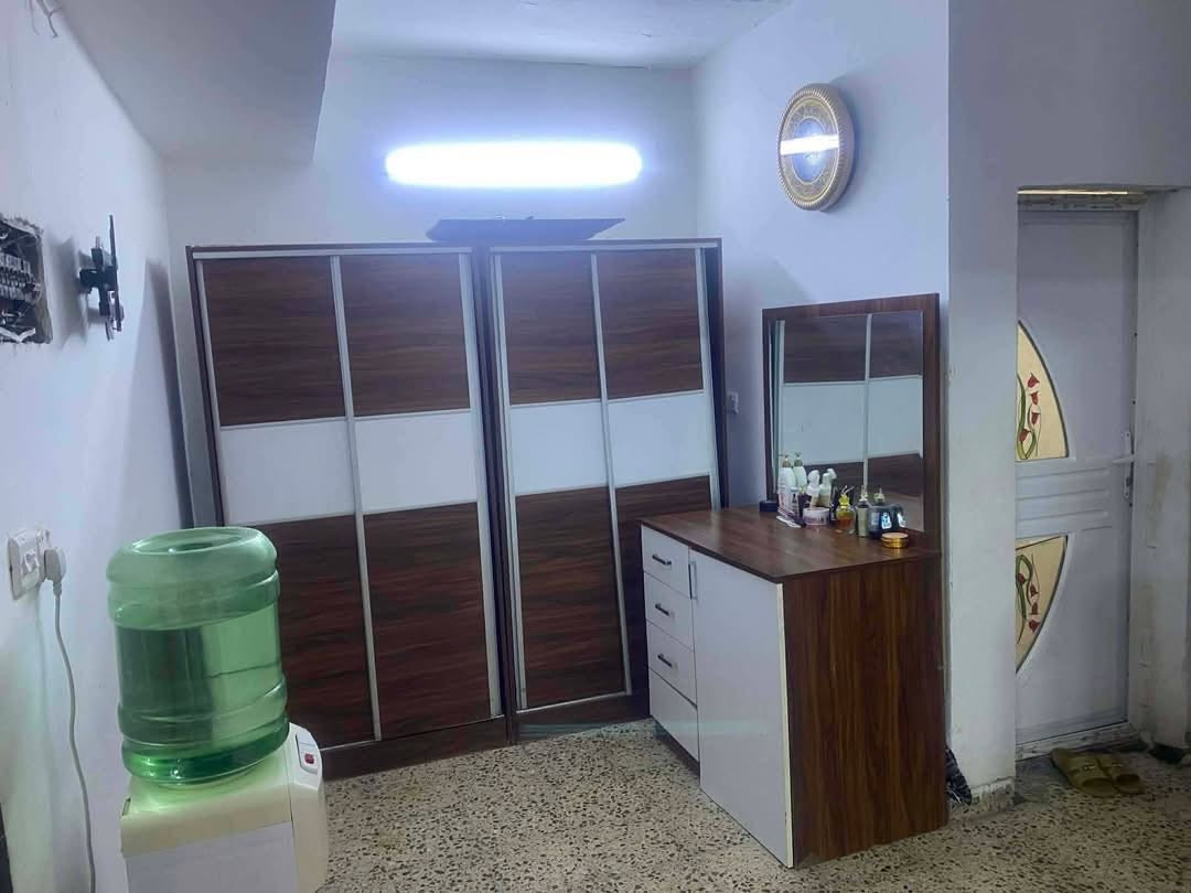 للبيع بيت
سلام عليكوم للبيع بيت
مكان حي الموظفين 
قريب على محكمه 
قرب مولد أبو ياسر 
160 متر وجهيه 8
***********
بسمي البيت طابو ملك
