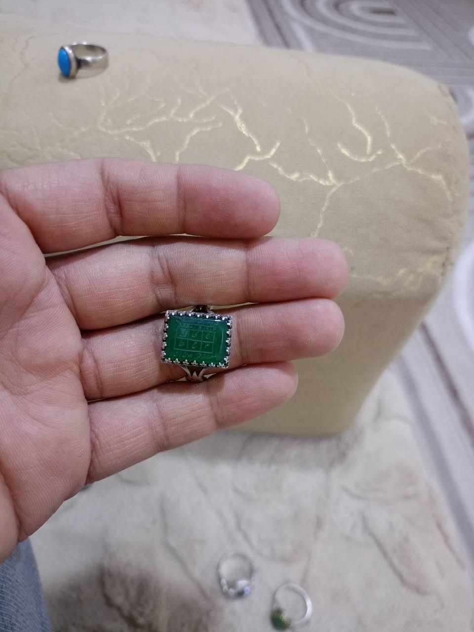 10 خواتم
البيع كل 
السعر 400 الف كلهن
يطلع سعر الخاتم 40 وبيهن قديمات  
السعر نهائي فقط اليريدهن يتواصل


**إذا كنت صاحب هذا الإعلان وتريد حذفه لأي سبب، رجاءا أرسل رسالة إلى الدعم الفني**