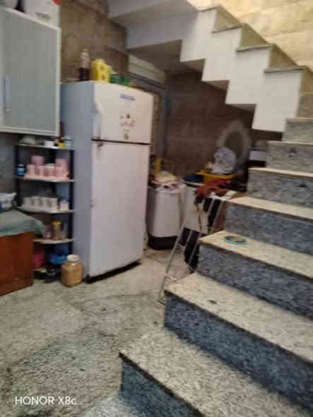 دار للبيع مساحته 100 متر حي الادريسي. 
واجهه 5
نزال 21
البيت مدخلين باب استقبال + باب ممر. 
سند مشترك
بناء 2022
يحتوي..... استقبال / مطبخ / ممر صغير / صاله صغيرة / درج كرانيت الارضية / 3 غرف نوم سويت / بالكون / خدمات / بيتونه كبيرة / سطحين. 

لعرض عقاراتكم السكنية والتجارية تواصلوا ويايه على الخاص والرقم...

***********

 وكل الهلا بيكم.
