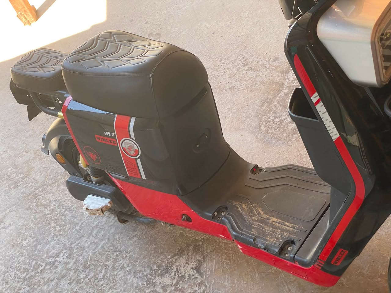 350قفل R7
بلاديه مابيها اي نقص 
فقط بطاريات شويه بيها صرف 
مكان بيجي 
***********
