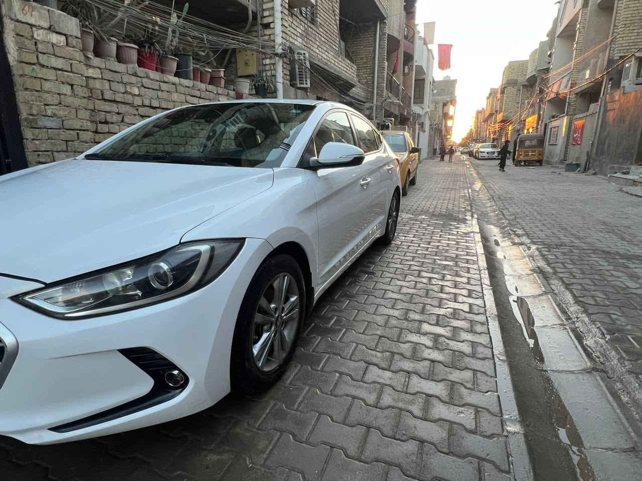 سلام عليكم الانتره 2017 خليجي رقم بغداد بسمي السونار بل منشور السعر 137 وبيهه مجال رقم *********** مكان السياره بغداد الشعله
