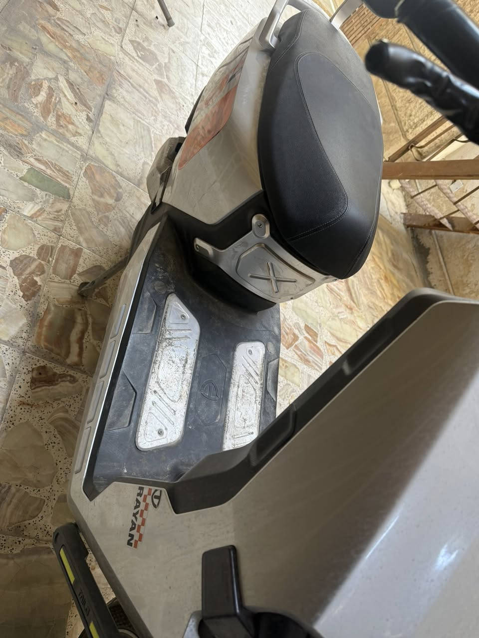 السلام عليكم دراجه شحن الريان وحش الكون نضيفه بس مغاسلها ممستعمله هوايه نضيفه النضافه 100./. 
950 الف وبيها مجال بسيط


**إذا كنت صاحب هذا الإعلان وتريد حذفه لأي سبب، رجاءا أرسل رسالة إلى الدعم الفني**