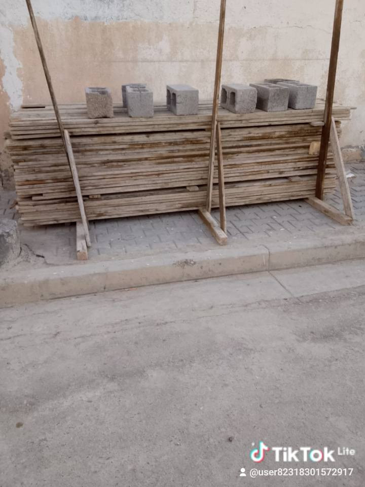 السلام عليكم قالب للبيع يدق مساحه 300 قالب نظيف عدد لوح ابو ثلاثه ثلاث مكعبات عدد لوح ابو الاربعه خمس مكعبات اضافه الى سير ابو ثلاثه عدد اربع مكعبات وجكات عدد 40 قالب كامل يدق مساحه 300 السعر خاص ***********
