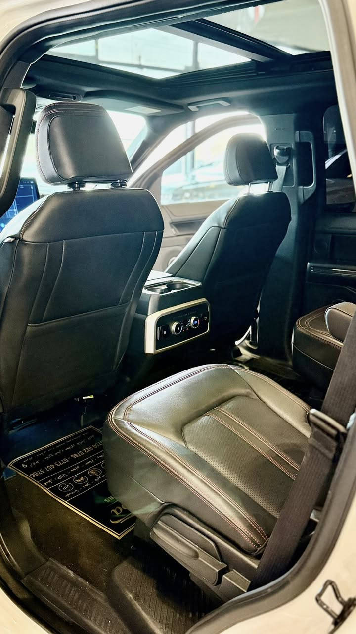 فورد اكسبديشن 2024 لمتد بلس لون ابيض صدفي فول مواصفات للاخير بانوراما، صندوق شفط، دوسات كهربائي، كشنات جلد ، ميموري ، كشنات تبريد بارد و حار كشنات VIP،شاشه كبيره تيسلا، شاشه الكتروني ، 5 كاميرات 360 ، مرايات كهربائيه ، سكان هيتر كهرباء ، كلاجات اوتوماتيكي ،7 مود للسياقه ، 4*4 
لايتات زينون LED ، بعد هواي مواصفات ، ماشيه 18 الف سياره بدون صبغ فقط واحد جاملغ امامي PDR ، السياره كلش كلش نظيفه فول مواصفات
السعر. 407$  
رقم تليفون /***********
