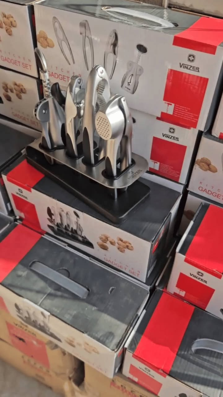 مجموعة أدوات مطبخ متكاملة بشكل أنيق وعملي 🔥
20,000
تجمع أهم الأدوات التي تحتاجها يومياً بقطعة واحدة منظمة!

فتاح علب، كسارة مكسرات، عصّارة ثوم، فتّاح قناني… وكلها بجودة عالية 💯

تصميم معدني قوي يناسب كل مطبخ ويضيف لمسة فاخرة.

حامل ثابت يحفظ الأدوات بشكل مرتب وسهل الوصول.

تشتغل بسهولة وبدون أي مجهود… شغلة عمر!

اختصار للمساحة… اختصار للوقت… واختصار للجهد 👌

المجموعة المثالية لكل بيت ❤️


**إذا كنت صاحب هذا الإعلان وتريد حذفه لأي سبب، رجاءا أرسل رسالة إلى الدعم الفني**