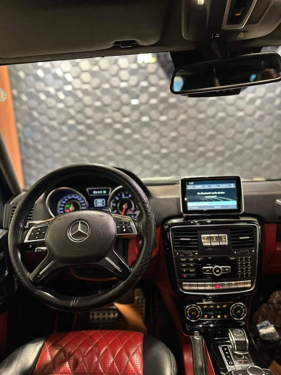 السلام عليكم
جي كلاس G63 AMG  موديل 2013 بلادية بدون اي تحديث 
 ماشيه ١١٣ الف كيلومتر حقيقي جديدة 
 فول مواصفات للاخير 
محرك ٥.٥ توين توربو 
گير ٧ سرعات دبل گلتش
السيارة وكالة كرگاش الامارات 
مكفولة كفالة عامة 
رقم سليمانية باسمي  تحويل ثاني يوم سيارة جديدة جدا واغلب مشيها بالامارات 
سيارة مسويلة سيرفس كامل 
مكان سيارة بغداد 

فول المواصفات ايدشن وان 
2 شاشات خلفي 
شاشة كاميرا 
سقف شامو
سقف سلايد
كشنات تدفيه تبريد و هيتر 
کشنات کهرباء خزن ميموري
رادارات امامي خلفي
كشنات جلد AMG 
تبريد مركزي
بريك ٦ بستم بريمبو AMG
قياده سپورت وكومفرت واقتصادي Eco 
تحكم ستيرن
حساسات امامي و خلفي
لايتات ليد امامي  زينون بلادي  
ماوس شفط عن متحرك شاشه
كشنات ديزاينو (شركة)
و قود السيارة (بنزين) 
تحديد سرعة و لمت سرعة
و بعد هواي مواصفات
السعر 40.000$ بيها مجال 
***********
