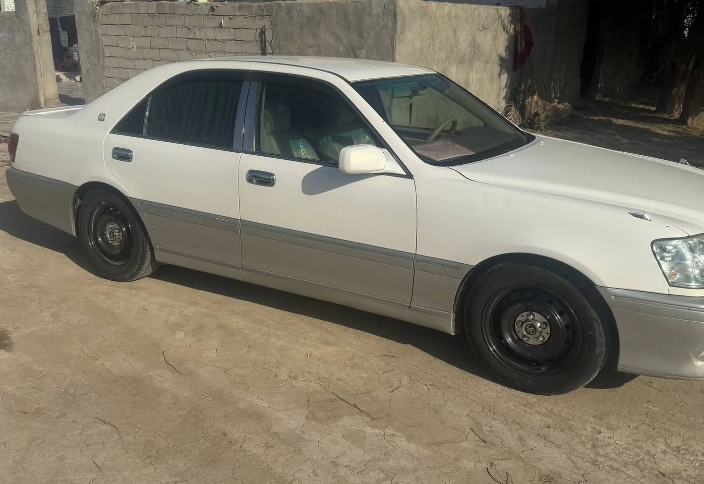 سلام عليكم

ملكه للببع 2001  قرار (48)

رقم مثنى رقم (مميز)

سياره قرار جديد 

دكمتين 

ديفور صغير

حلوه ونضيف كلش 

السعر ١٤٥ وبيها مجال قليل جداً جداً 

المكان الديوانيه: قضاء الحمزه  الشرقي 

ه‍. ***********
