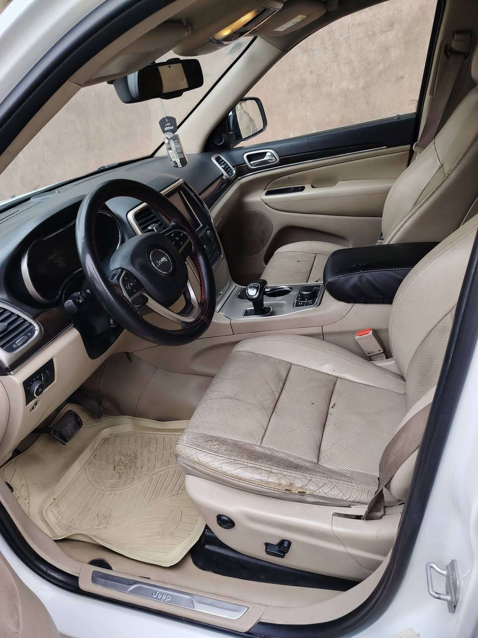 جيب 2014 لمتد
رقم بغداد
خليجي مكفوله من الصبغ والتبديل 
رقم بغداد جديدة
مستخدم عداد 159 الف ميل
مواصفات لمتد
بانوراما  
مكينه 3.6
داخل بيجي 
بصمه عدد اثنان
تشغيل عن بعد 
شاشه كبيره 
اريل نفكيتر 
كامره خلفيه 
المقاعد الامامية كهرباء 
تبريد +تدفئة مقاعد امامية
خزن مقاعد
فور ويل 
مري قلاب مع الرجوع للخلف
دبل صالنصة
لايت زنون 
حساس امامي 
حساس خلفي 
تحكم ستيرن 
تبريد قطعتين 
مكان السيارة 
كربلاء السعر 240... 
***********
