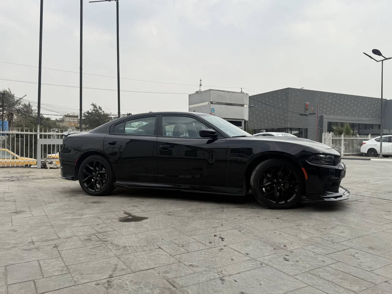 جارجر ٢٠٢١ GT بلاد حادثها جانبي بابين مبدلات وجاملغ خلفي صبغ 
السيارة جديدة كامله بدون نواقص بجم كبس ماشية ٦٥ الف ميل 
السعر ٢١٩٠٠$
مكانها اليرموك
***********
