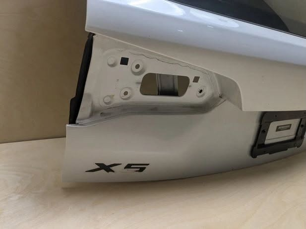 🔔 OEM BMW 19-25 G05 Rear Liftgate Shell 🔔

• Removed From 2021 BMW X5 
• Color Code : A96 (Mineral White)
$1,000


**إذا كنت صاحب هذا الإعلان وتريد حذفه لأي سبب، رجاءا أرسل رسالة إلى الدعم الفني**