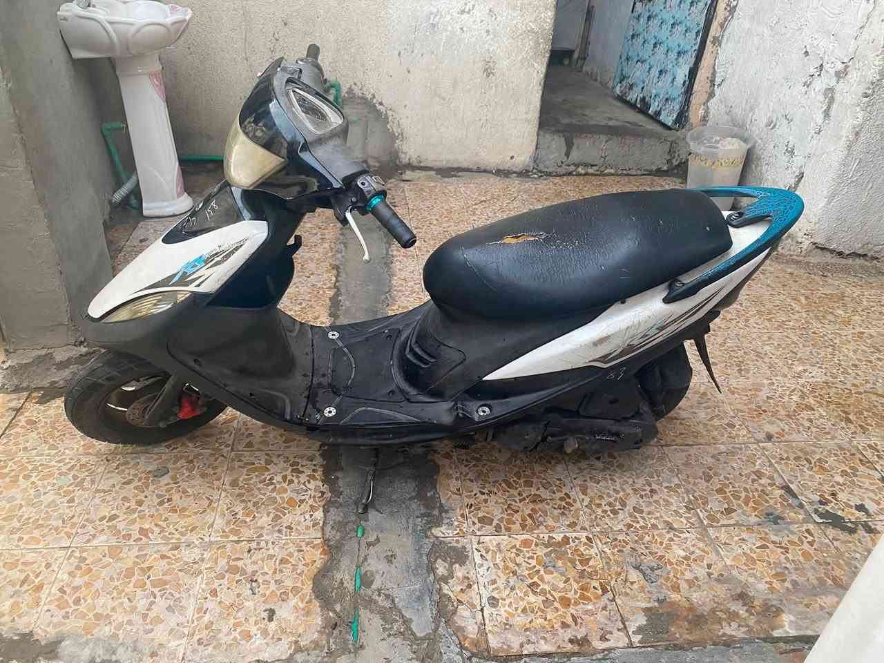 السلام عليكم دراجه ماكس عدله دراجه كلشي بيها نضيف بس الكفرات شويه تعبانه او المبدل ولفات نكره سلف معدل صافيه المكينه ناعمه السعر 500 الف او بيها مجال بس الشراي يدخل ***********
