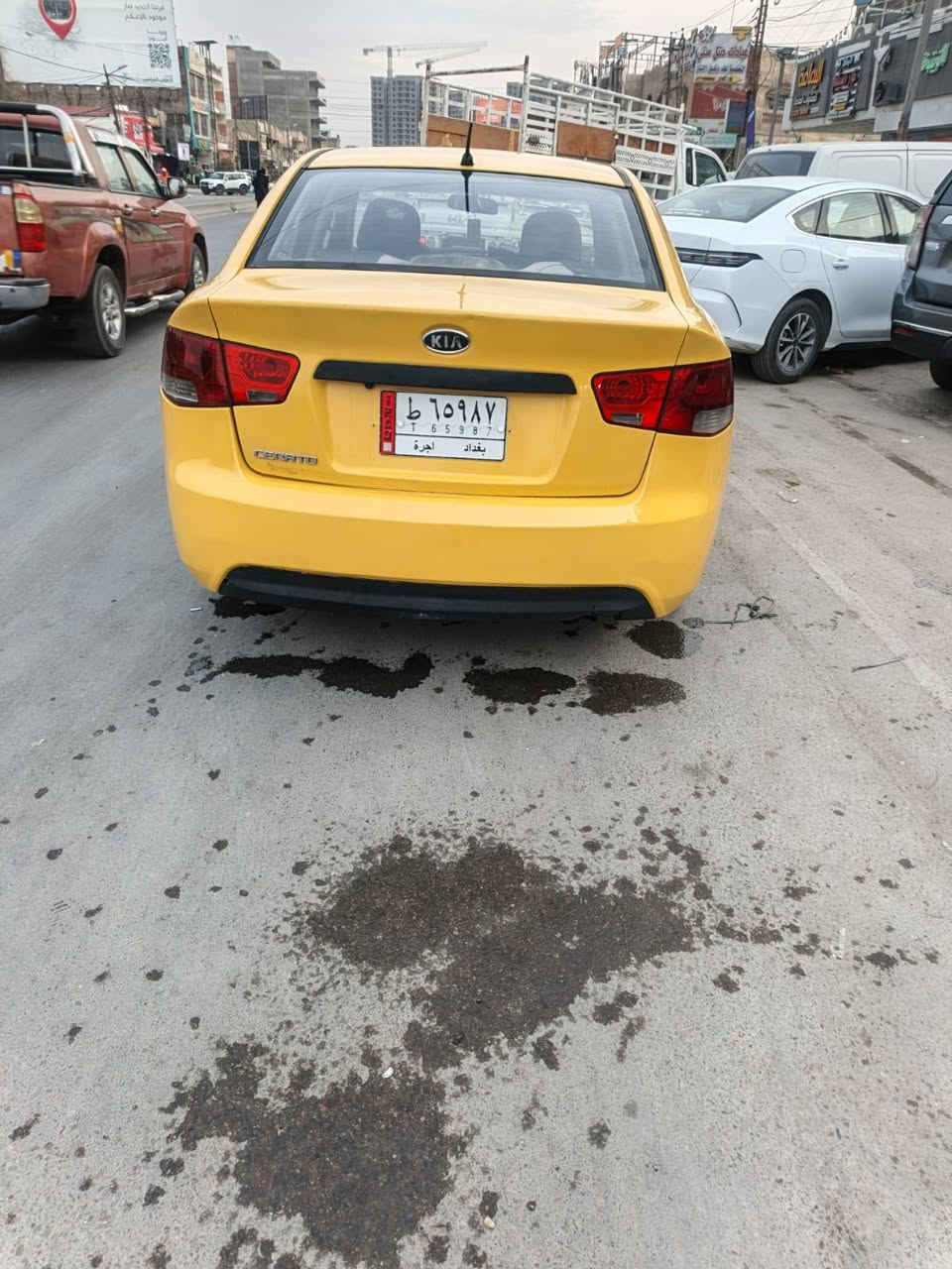 للبيع سيارة سيراتو خليجي
مديل 2012
محرك 1600
سيارة بيهة شبر بل جاملغ الخلفي حار
او شبر بل جاملغ المامي بار 
غير هاذة ما بيهة السيارة
سيارة كشرهة حلو ونضيف
تخم تاير جديد
رقم صاحب السيارة
***********
مكان السيارة بغداد
سعر 80 وبيهة مجال بسيط
