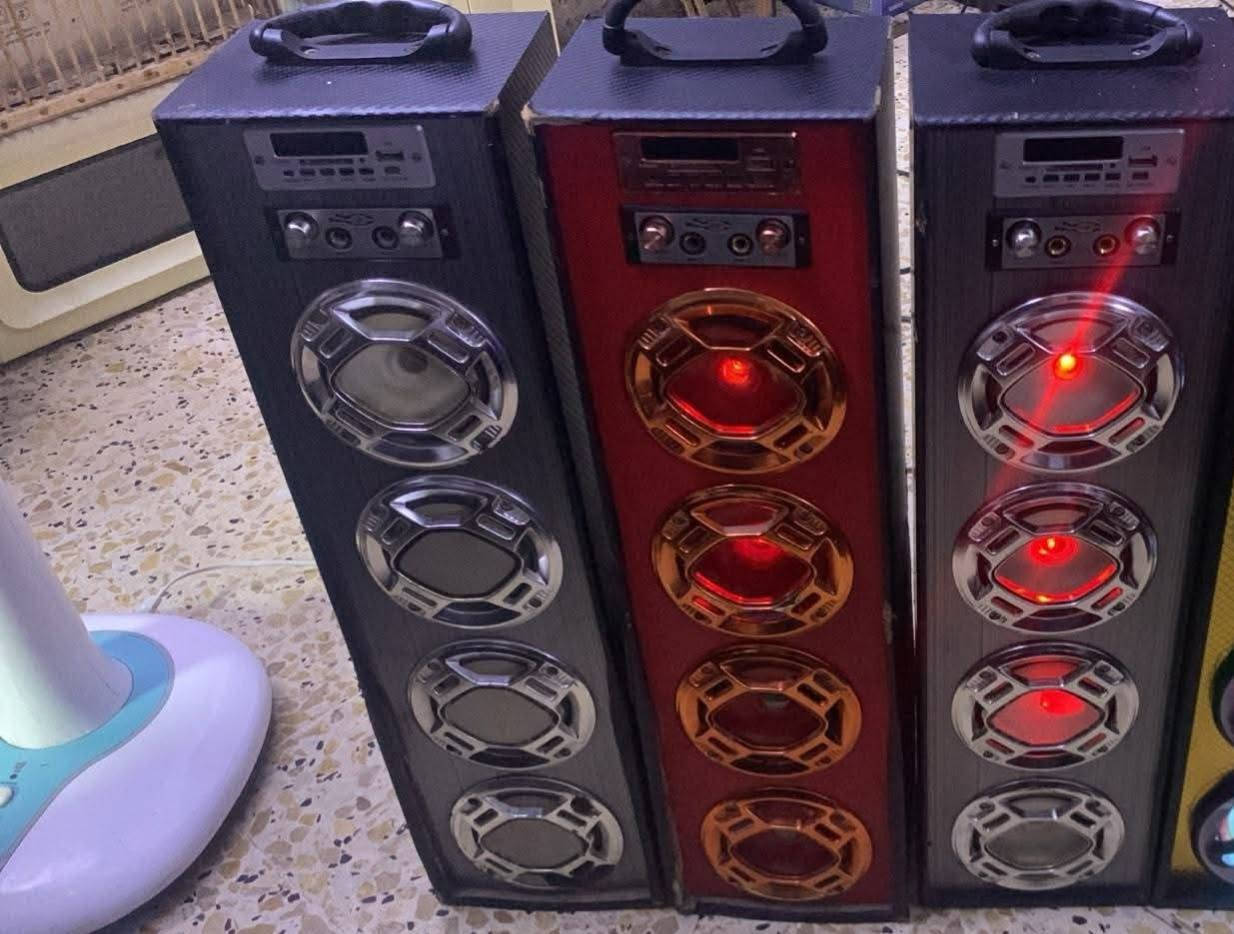 السلام عليكم
سبيكرات ستعمال قليل طول 85cm
سعر القطعة 35ألف مكان سوق الشيوخ حي العسكري


**إذا كنت صاحب هذا الإعلان وتريد حذفه لأي سبب، رجاءا أرسل رسالة إلى الدعم الفني**