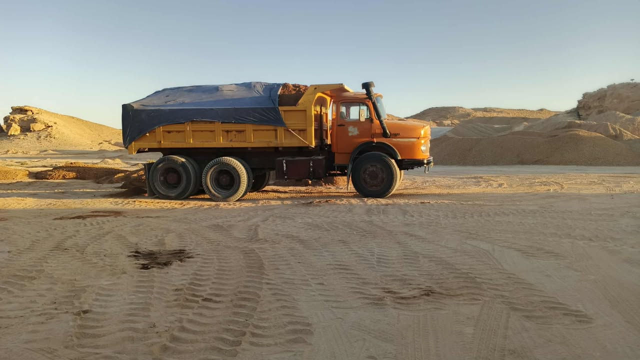 سلام عليكم      جص رمادي حجر درجه ولى رمل+ حصو+ تربيع+ أسعار مناسبه +وجلمود ***********
