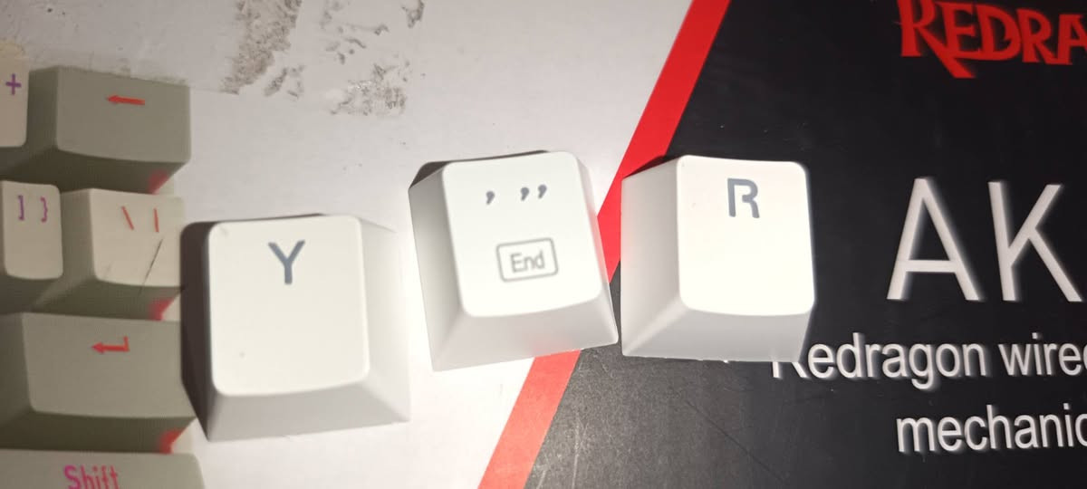 السلام عليكم
كيبورد ميكانيكي   redragon akali. للبيع بسعر ٢٥ و بي مجال يجي سويتشات انته تختارهن (red switch  احمر)(gift switch بنفسجي حليبي)(اصفر كريمي akko creamy yellow v3

ملاحضه: السيوتشات الي ذكرته ما تشتغل فقط مع هاذ الكيبورد لا تحاول تركبها على غير كيبورد 
لا يتوفر توصيل


**إذا كنت صاحب هذا الإعلان وتريد حذفه لأي سبب، رجاءا أرسل رسالة إلى الدعم الفني**