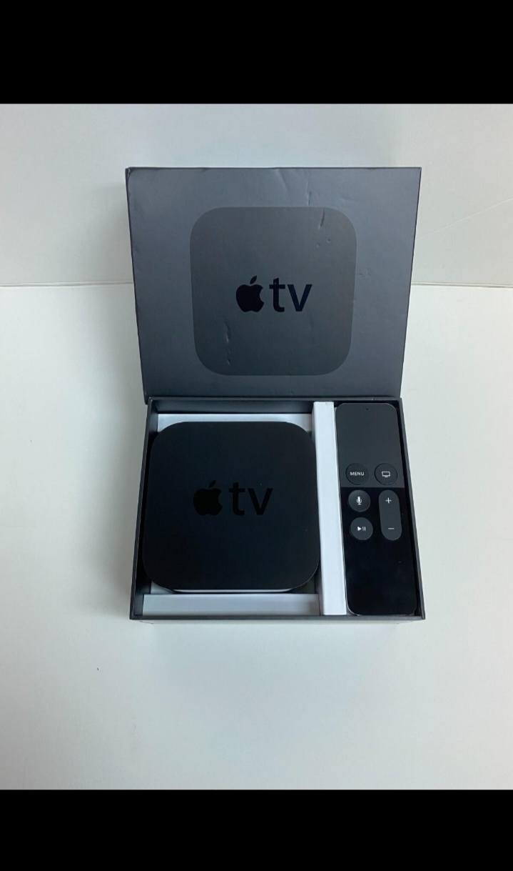 📦 للبيع Apple TV HD الأصلي — موديل A1625
Apple TV HD

✅ المواصفات والمميزات:

- يدعم جودة Full HD 1080p

- ريموت Siri الأصلي (تحكم صوتي ولمس)

- يشغل YouTube / Netflix /Shahid / IPTV / Spotify

- يدعم AirPlay لعرض شاشة الآيفون على التلفزيون

- نظام سريع وسلس من Apple

- يدعم Wi-Fi و Bluetooth

- منفذ HDMI + منفذ LAN للإنترنت

- يدعم تحميل التطبيقات من App Store

- مناسب للأفلام والمباريات والألعاب الخفيفة

- يربط سماعات بلوتوث وأيدي ألعاب

📦 الجهاز مع الكرتون والريموت و واير HDMI 
✅ جاهز للفحص والتجربه
📍 الموقع : الفلوجه
💰 السعر : 80 قابل للتفاوض
للأتصال ***********
