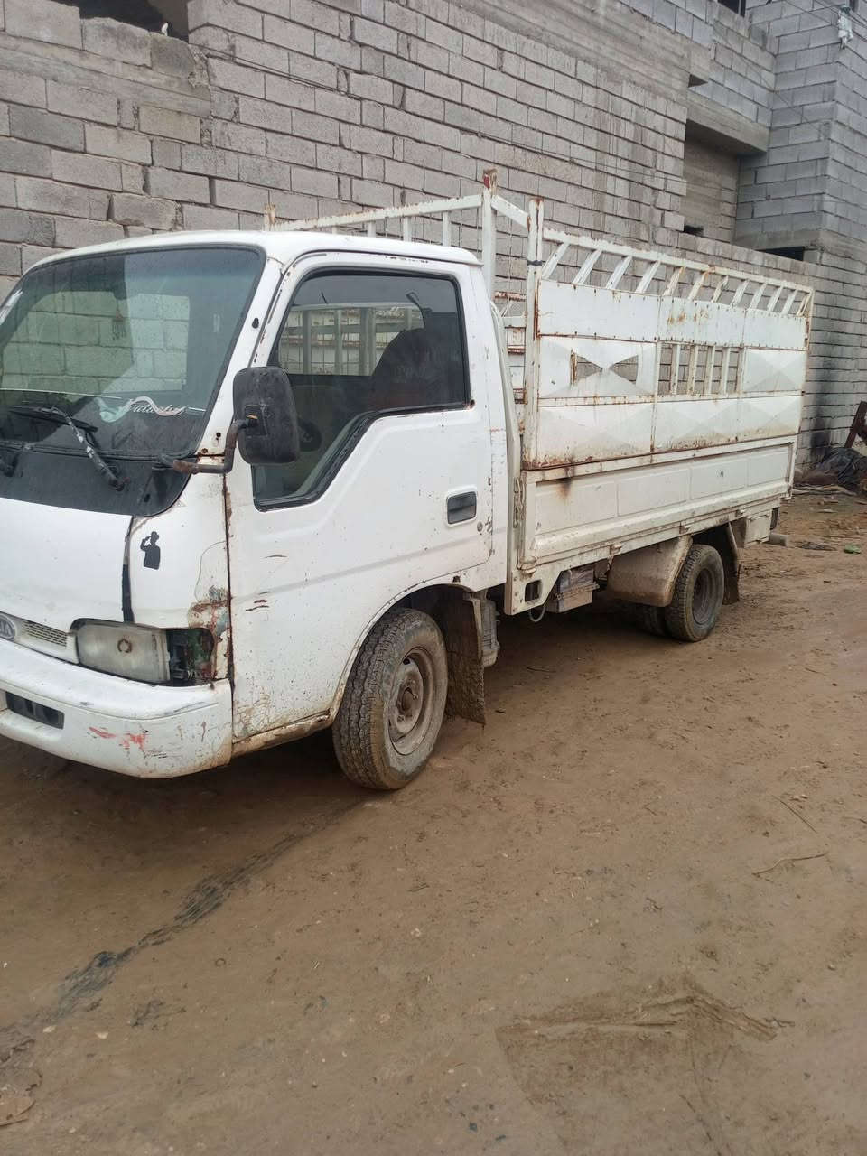 سلام عليكم للبيع كيا فنتيره تك قماره رقم بغداد اسواد بدون أوراق مااندل راعيها اتكفل من سريقا عشائريا سعر 22مكان موصل الرشيدية ***********(***********
