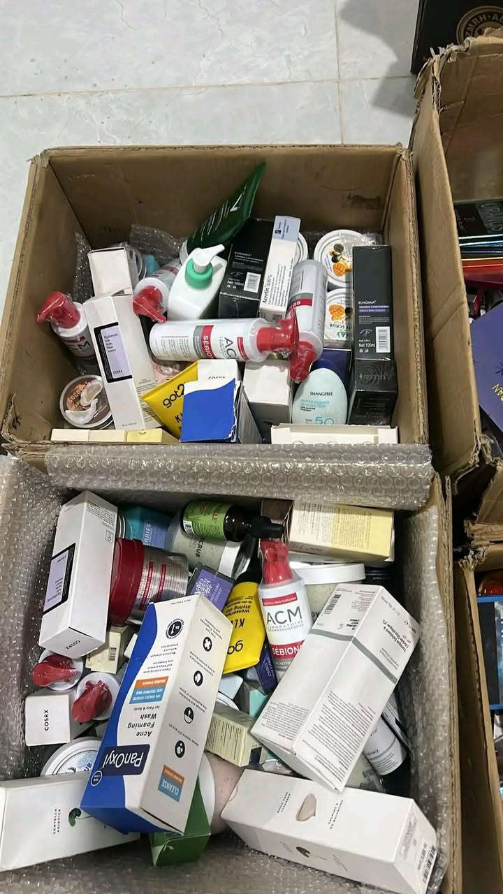 اخوان طلعلي بلكراتين امزون اصلي هذا عطر ليبرا..؟ 
للاامانة عطر مجرد مااشم سليفون يفوح من باكيت
عطر للبيع بيش تاخذو.؟ 🔴


**إذا كنت صاحب هذا الإعلان وتريد حذفه لأي سبب، رجاءا أرسل رسالة إلى الدعم الفني**