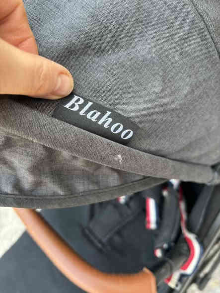 السلام عليكم عربانة أطفال للبيع ماركة بلاهو اخذتها من امزون مسكات جلد عجلاتها قوية وبيها دبلات تتحمل الطرق الغير معبدة أيضا مظلة ضد اشعة الشمس وتتطبك بثانية وتنسحب مثل الجنطة تتحمل حت ٢٢ كيلو توجد خدمة توصيل للتواصل واتساب ***********
السعر٥٠
