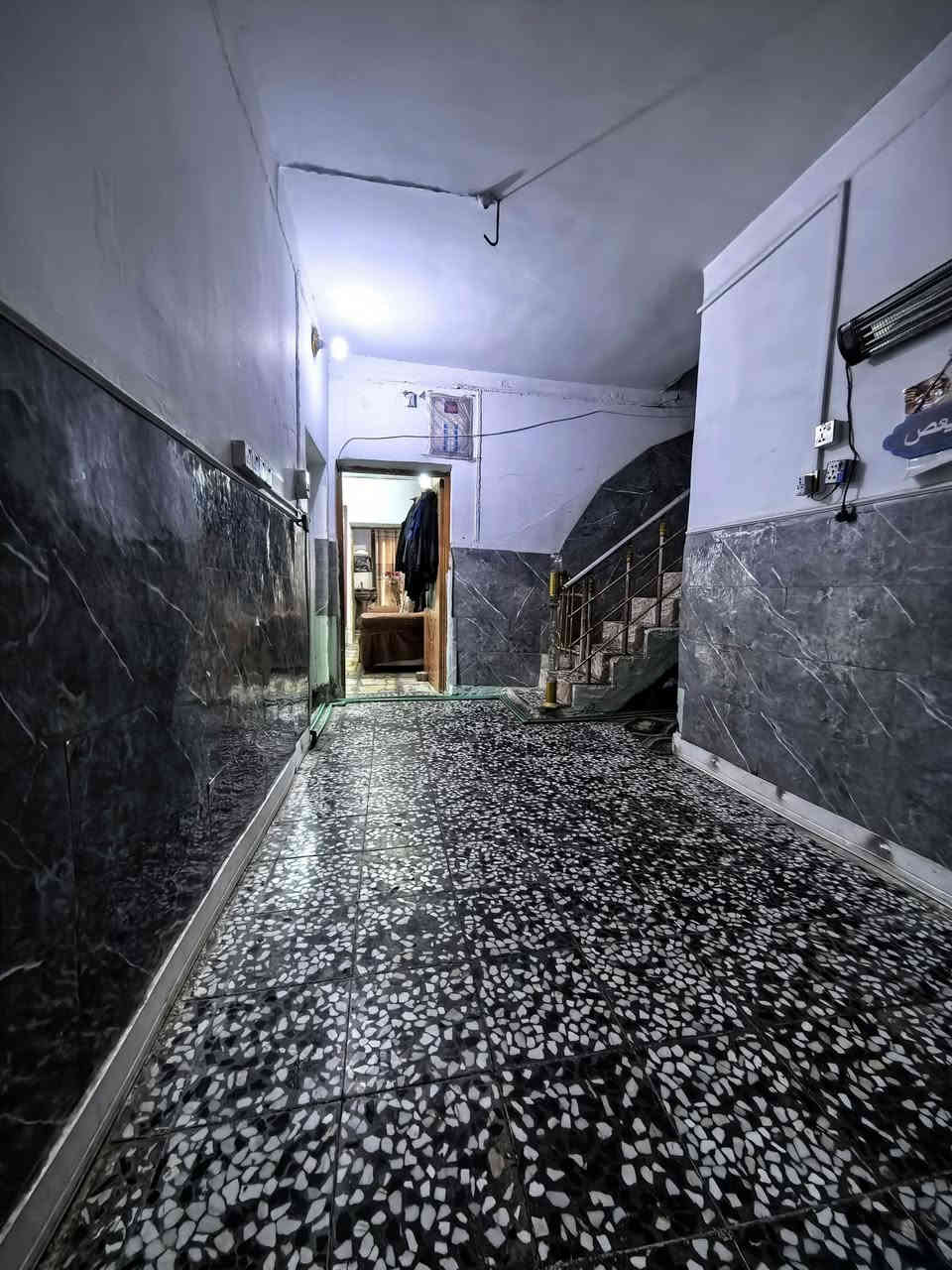 للبيع بيت طابقين حي ميسان مساحة 200متر على ساحة  خلف شارع گيات مباشره وخلف منزل مجمع طبي منطقه 22 بناء طابق ارضي صب غرفتين صاله استقبال مطبخ مضيف هول مع صحيات وطابق ثاني عگاده بناء 2023 غرفتين وصاله وحمام واستقبال ومخزن
للاستفسار ***********
