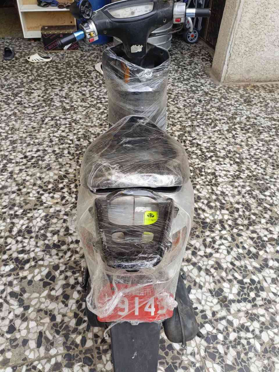 السلام عليكم
دراجة عصفورية السرعة 60 
دارجة تشتغل هندر واحد السلف عوزة راجز
كهربائيات كلهة شغالة محرك ناعم الكفرات كدامكم 
العنوان بغداد الشعب 
رقم الهاتف : ***********
