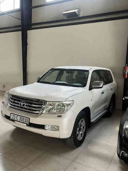 السلام عليكم

لاندكروز موديل 2011  GX  مكفوله من الضربة والصبغ والتبديل مكينه ما مفتوح مواصفات المعروفه فقط بیها بارد  السعر ٢٨٨ ورقه 

مكانهه کلار

هاتف ***********
